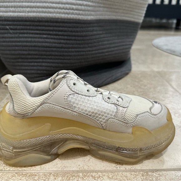 Balenciaga sneakers size 36. Preowned. Sneakers only. - Picture 4 of 6